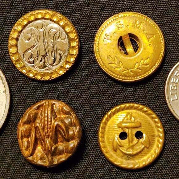 Antique/Vintage Lot of 20 Metal Buttons - Picture 7 of 11